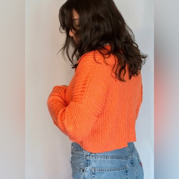 Cropped Cardigan - Picture 2 of 3